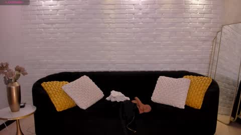 Snapshot of giaferrera_ chatting on 11/18/25, 07:18 Gia Ferrera online show from 11/18/25, 07:18