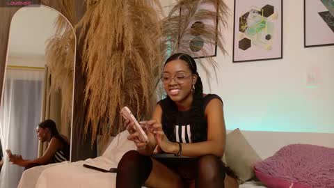 Gia  online show from 10/09/25, 07:12