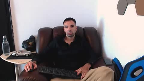 Snapshot of gianni_lion chatting on 10/10/25, 10:25 Gianni online show from 10/10/25, 10:25