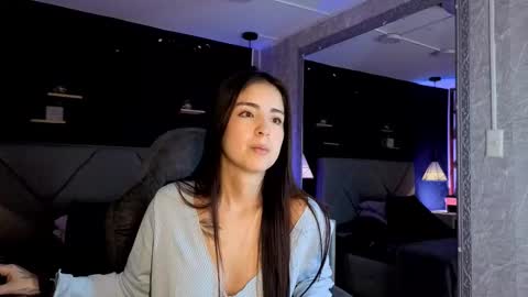 Gia online show from 10/10/25, 12:04