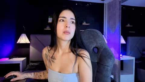 Gia online show from 11/07/25, 01:22