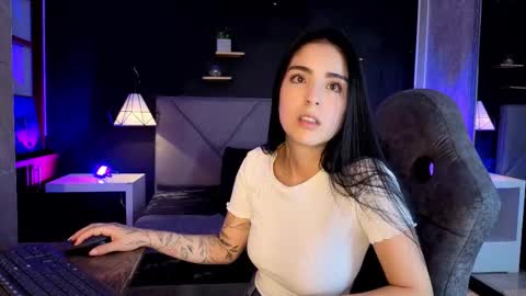 Gia online show from 11/12/25, 01:50