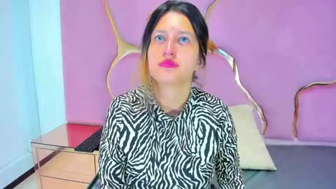 Snapshot of giaroussel chatting on 01/02/25, 01:40 GiaRoussel online show from 01/02/25, 01:40