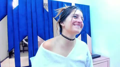 Snapshot of giaroussel chatting on 01/04/25, 02:25 GiaRoussel online show from 01/04/25, 02:25