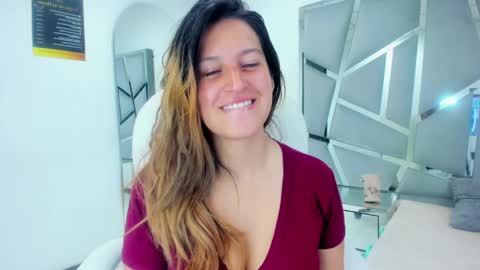 Snapshot of giaroussel chatting on 01/10/25, 02:55 GiaRoussel online show from 01/10/25, 02:55