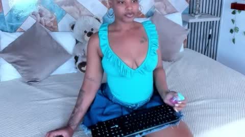 Snapshot of gigi_mane chatting on 10/18/25, 07:03 gigi_mane online show from 10/18/25, 07:03