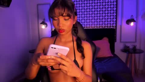 Snapshot of gigi_strawberry chatting on 03/11/25, 04:54 GIGI online show from 03/11/25, 04:54