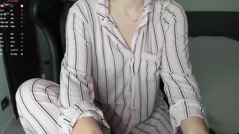 Snapshot of gigihadd chatting on 10/25/25, 01:07 gigihadd online show from 10/25/25, 01:07
