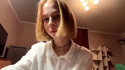 Molly online show from 10/08/25, 07:44