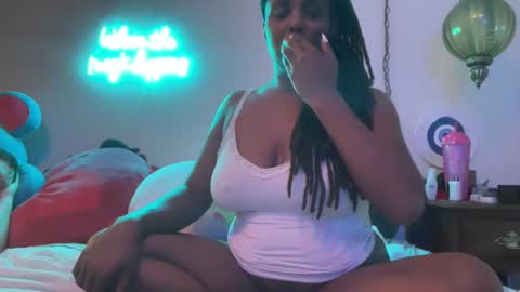 Snapshot of gigimcfee chatting on 09/14/25, 07:51 G Money online show from 09/14/25, 07:51