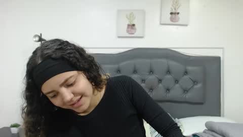 Snapshot of giia_moroe chatting on 10/20/25, 02:28 Giia online show from 10/20/25, 02:28