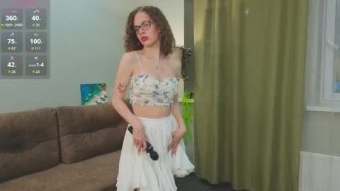 Snapshot of gillianshean chatting on 10/14/25, 01:45 Anna online show from 10/14/25, 01:45