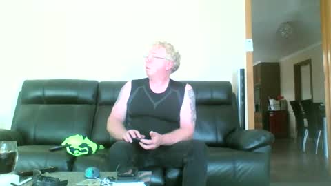 Snapshot of gimmmieoooo chatting on 01/07/25, 05:43 gimmmieoooo online show from 01/07/25, 05:43