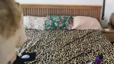 Suki online show from 09/10/25, 04:56