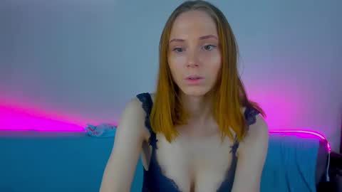 Snapshot of gina_lovelyy chatting on 10/09/25, 11:30 Gina online show from 10/09/25, 11:30