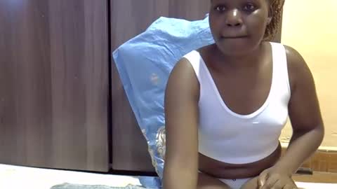 Snapshot of gina_sassy chatting on 11/16/25, 01:28 Adiliah online show from 11/16/25, 01:28