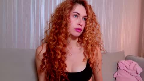 Yuno online show from 11/22/25, 03:00