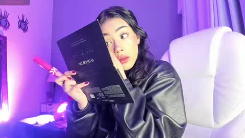 Snapshot of giovanna_oliveira chatting on 10/09/25, 05:27 Giovanna online show from 10/09/25, 05:27