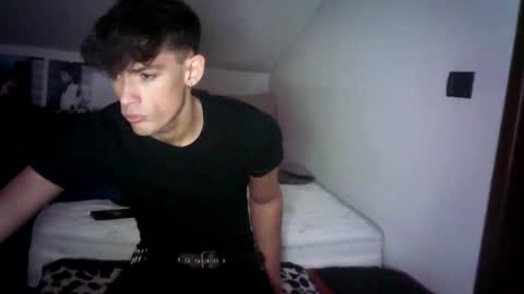 Snapshot of giovyyx chatting on 02/15/25, 03:42 giovyyx online show from 02/15/25, 03:42