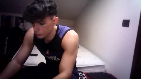 Snapshot of giovyyx chatting on 02/15/25, 02:44 giovyyx online show from 02/15/25, 02:44
