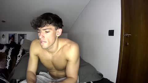 Snapshot of giovyyx chatting on 03/03/25, 10:10 giovyyx online show from 03/03/25, 10:10
