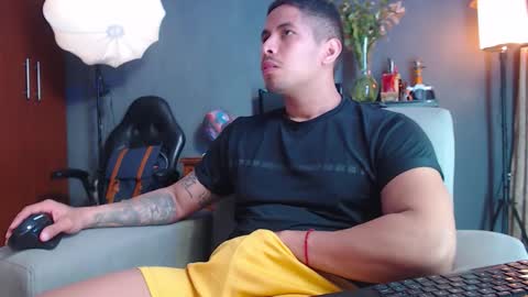 piggy boy online show from 11/11/25, 11:38