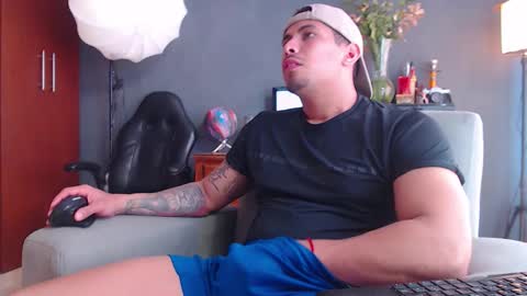 piggy boy online show from 11/18/25, 06:34