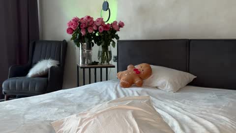 Snapshot of girl_next_door19 chatting on 02/15/25, 08:54 Sabi ------ online show from 02/15/25, 08:54