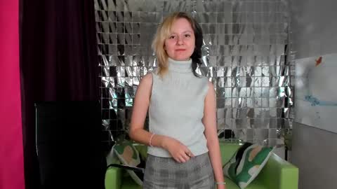 Snapshot of girl_next_doorr chatting on 12/24/24, 06:28 girl_next_doorr online show from 12/24/24, 06:28