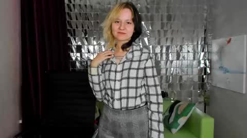 Snapshot of girl_next_doorr chatting on 12/25/24, 03:17 girl_next_doorr online show from 12/25/24, 03:17