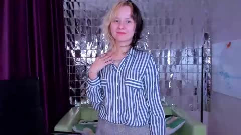 Snapshot of girl_next_doorr chatting on 12/27/24, 03:59 girl_next_doorr online show from 12/27/24, 03:59