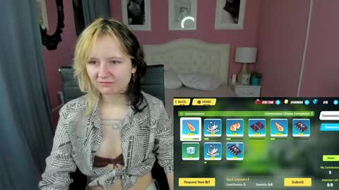 Snapshot of girl_next_doorr chatting on 01/07/25, 12:52 girl_next_doorr online show from 01/07/25, 12:52