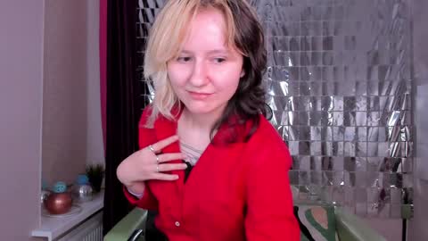 Snapshot of girl_next_doorr chatting on 01/09/25, 06:57 girl_next_doorr online show from 01/09/25, 06:57