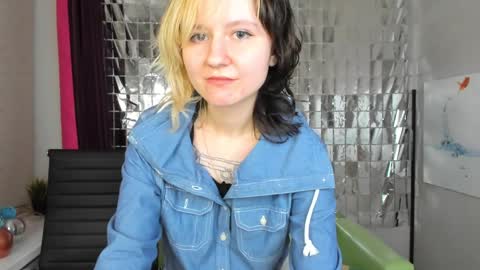 Snapshot of girl_next_doorr chatting on 01/12/25, 06:49 girl_next_doorr online show from 01/12/25, 06:49