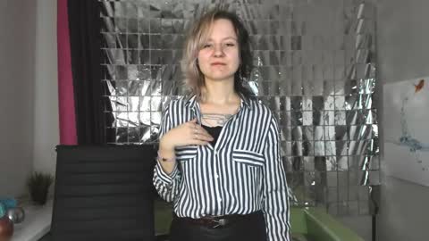 Snapshot of girl_next_doorr chatting on 01/18/25, 12:26 girl_next_doorr online show from 01/18/25, 12:26
