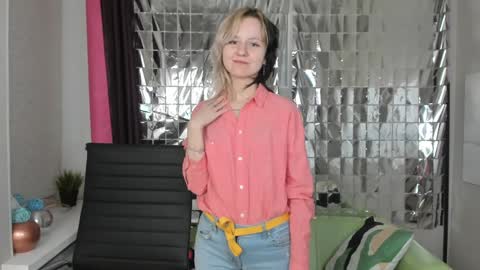 Snapshot of girl_next_doorr chatting on 01/21/25, 11:35 girl_next_doorr online show from 01/21/25, 11:35