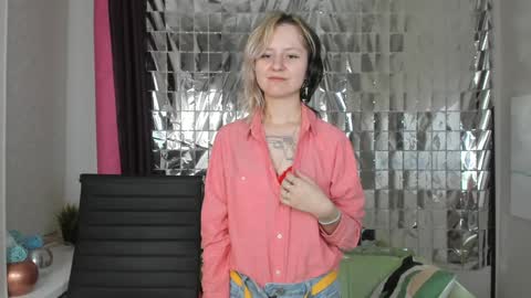 Snapshot of girl_next_doorr chatting on 01/21/25, 02:37 girl_next_doorr online show from 01/21/25, 02:37