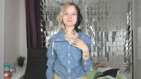 Snapshot of girl_next_doorr chatting on 01/22/25, 12:06 girl_next_doorr online show from 01/22/25, 12:06