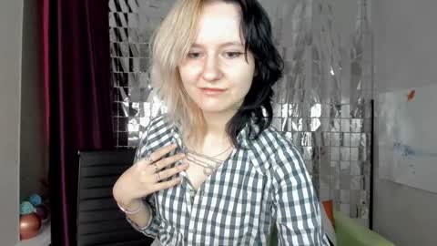 Snapshot of girl_next_doorr chatting on 01/26/25, 12:01 girl_next_doorr online show from 01/26/25, 12:01
