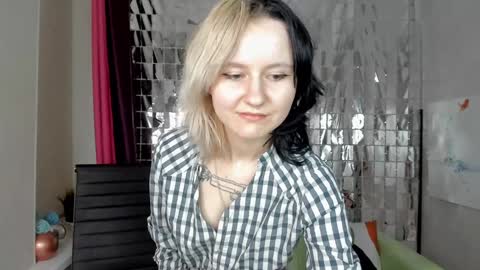 Snapshot of girl_next_doorr chatting on 01/26/25, 06:06 girl_next_doorr online show from 01/26/25, 06:06