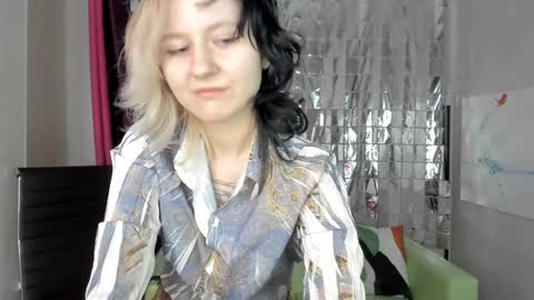 Snapshot of girl_next_doorr chatting on 01/28/25, 12:54 girl_next_doorr online show from 01/28/25, 12:54