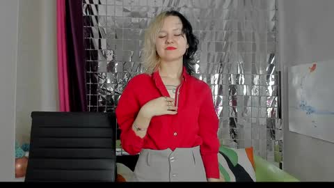 Snapshot of girl_next_doorr chatting on 01/29/25, 12:45 girl_next_doorr online show from 01/29/25, 12:45