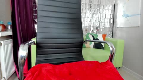 Snapshot of girl_next_doorr chatting on 02/05/25, 06:37 girl_next_doorr online show from 02/05/25, 06:37