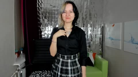 Snapshot of girl_next_doorr chatting on 02/07/25, 11:56 girl_next_doorr online show from 02/07/25, 11:56