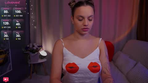 Snapshot of girl_peach_ chatting on 02/11/25, 06:55 Kate online show from 02/11/25, 06:55