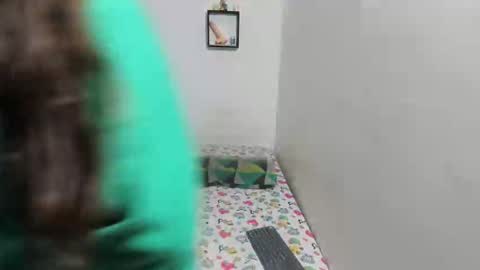 Snapshot of girl_sweet09 chatting on 11/05/25, 06:08 girl_sweet09 online show from 11/05/25, 06:08