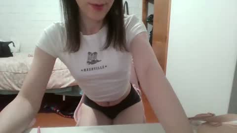 Snapshot of girllytrans chatting on 11/17/25, 04:18 girllytrans online show from 11/17/25, 04:18