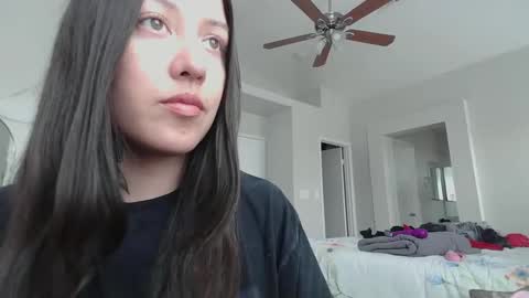 Snapshot of girlnextdoor702 chatting on 12/11/24, 06:31 Jasmine online show from 12/11/24, 06:31
