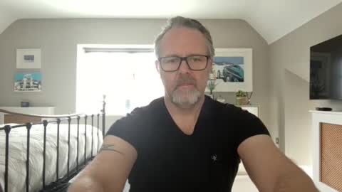 girlsandbikes online show from 01/12/25, 10:56