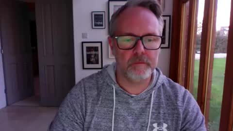 girlsandbikes online show from 10/31/25, 04:08